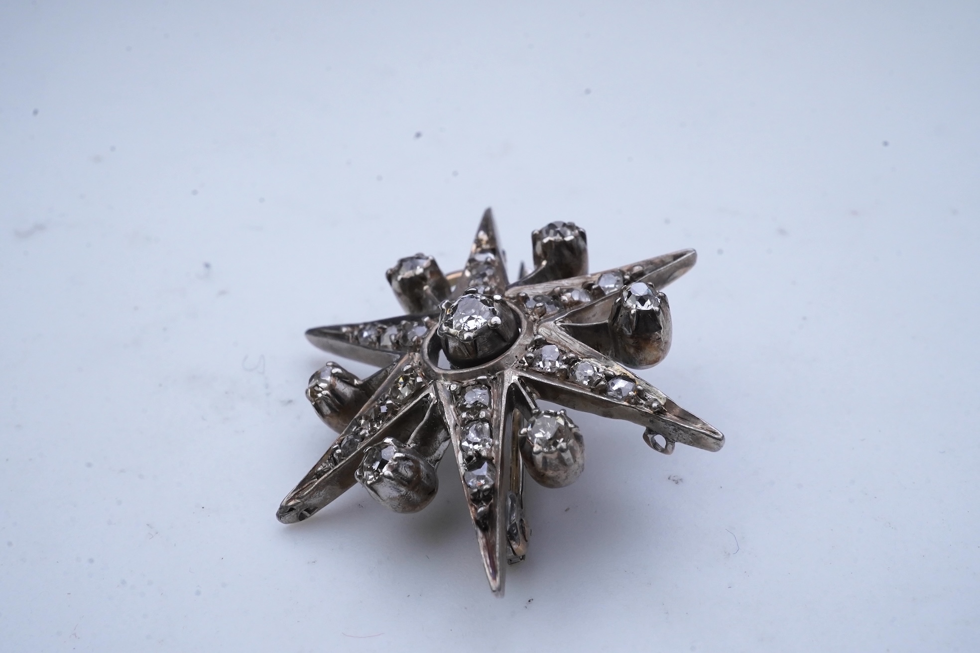 A Victorian diamond brooch, late 19th century